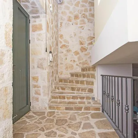 Villa George, Poulades Corfu فيلة *
